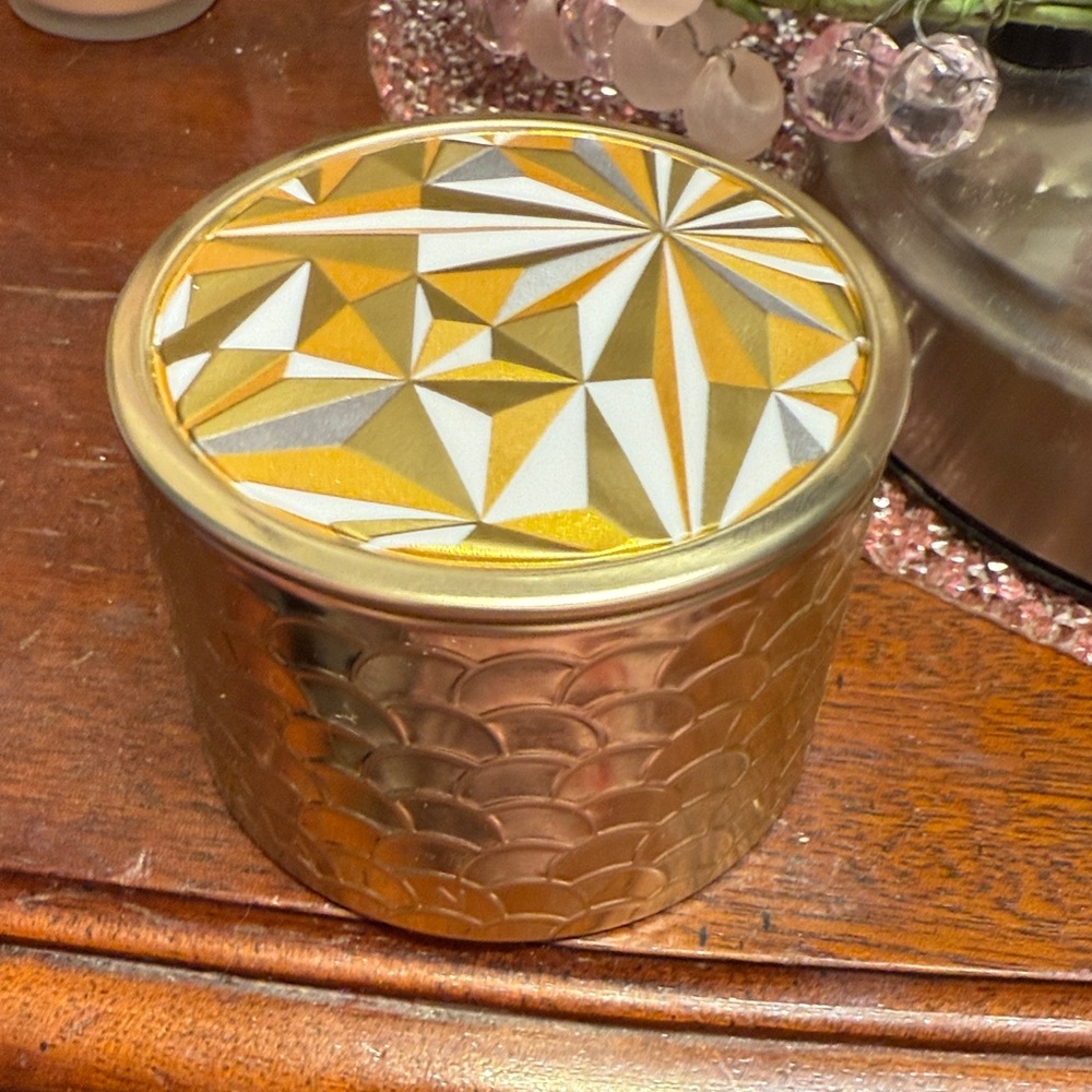New 2025 Christmas holiday Guerlain Meteorite tin container, empty